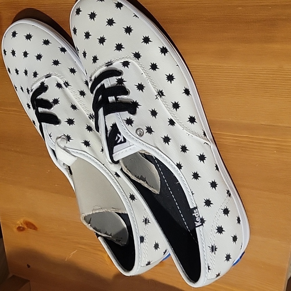 NWOB Keds white black stars size 10